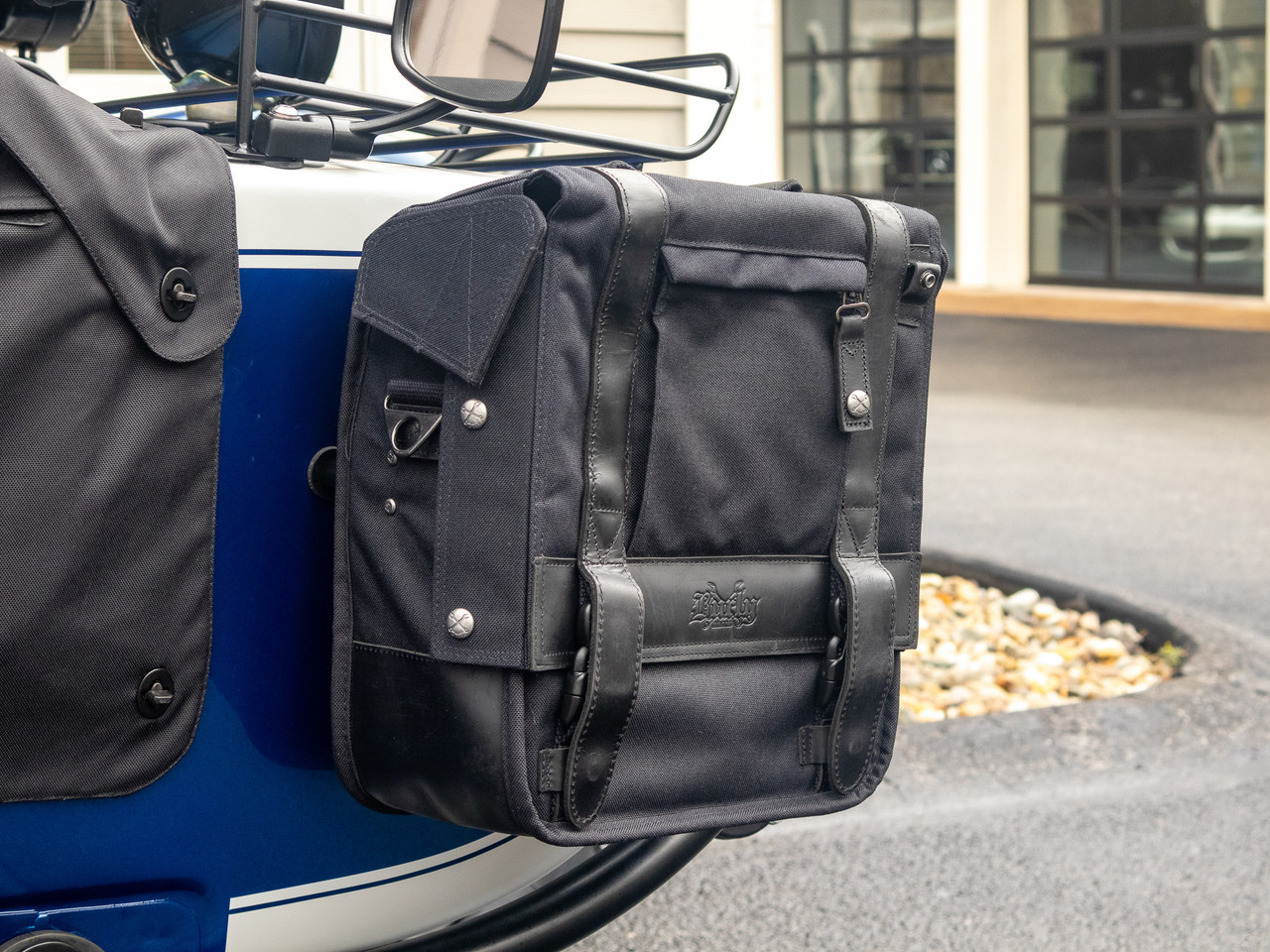 【UPA】qbag Sidecar Saddlebag Kit - AlphaCars & Motorcycles Online Store
