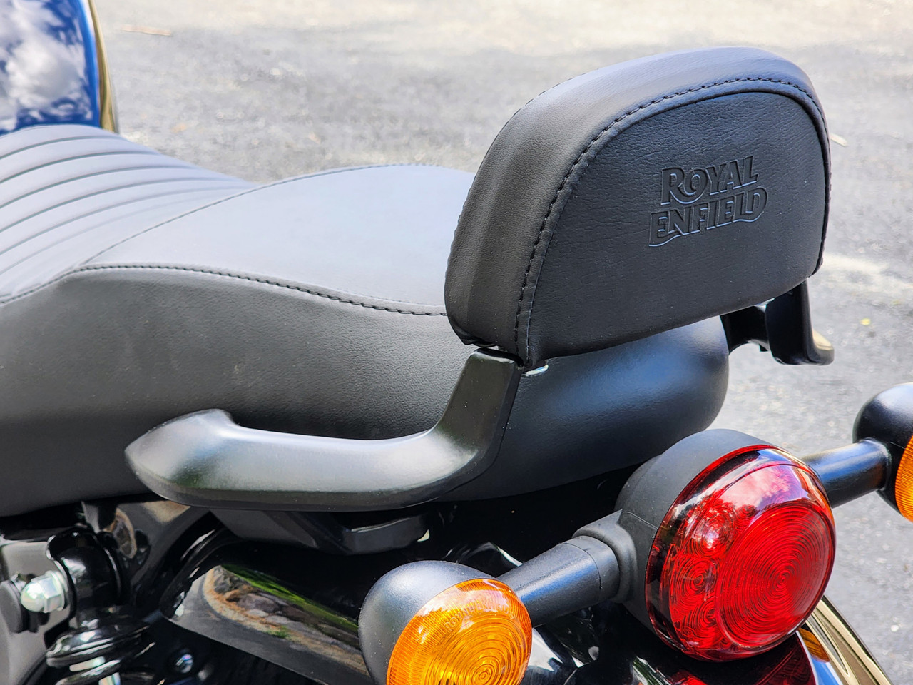 Passenger Backrest Kit (Hunter)