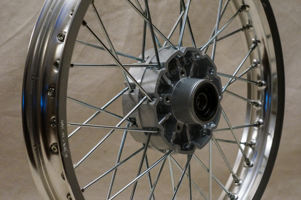 18 in. Aluminum Spoke Wheel Assembly (2014+) - AlphaCars