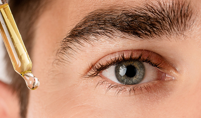 Here's How to Moisturize Your Eyelashes