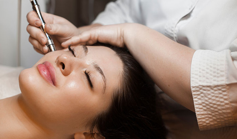Microneedling Simplified: A Complete Guide to Understanding the Science Behind Microneedling