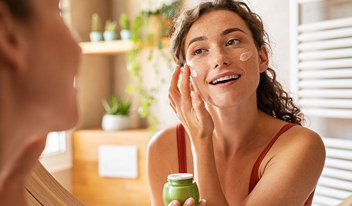 6 Reasons You Need Honey-Based Products in Your Anti-Aging Skincare Routine