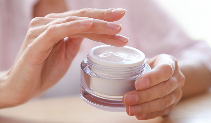 What is the Difference Between Moisturizing and Hydrating?