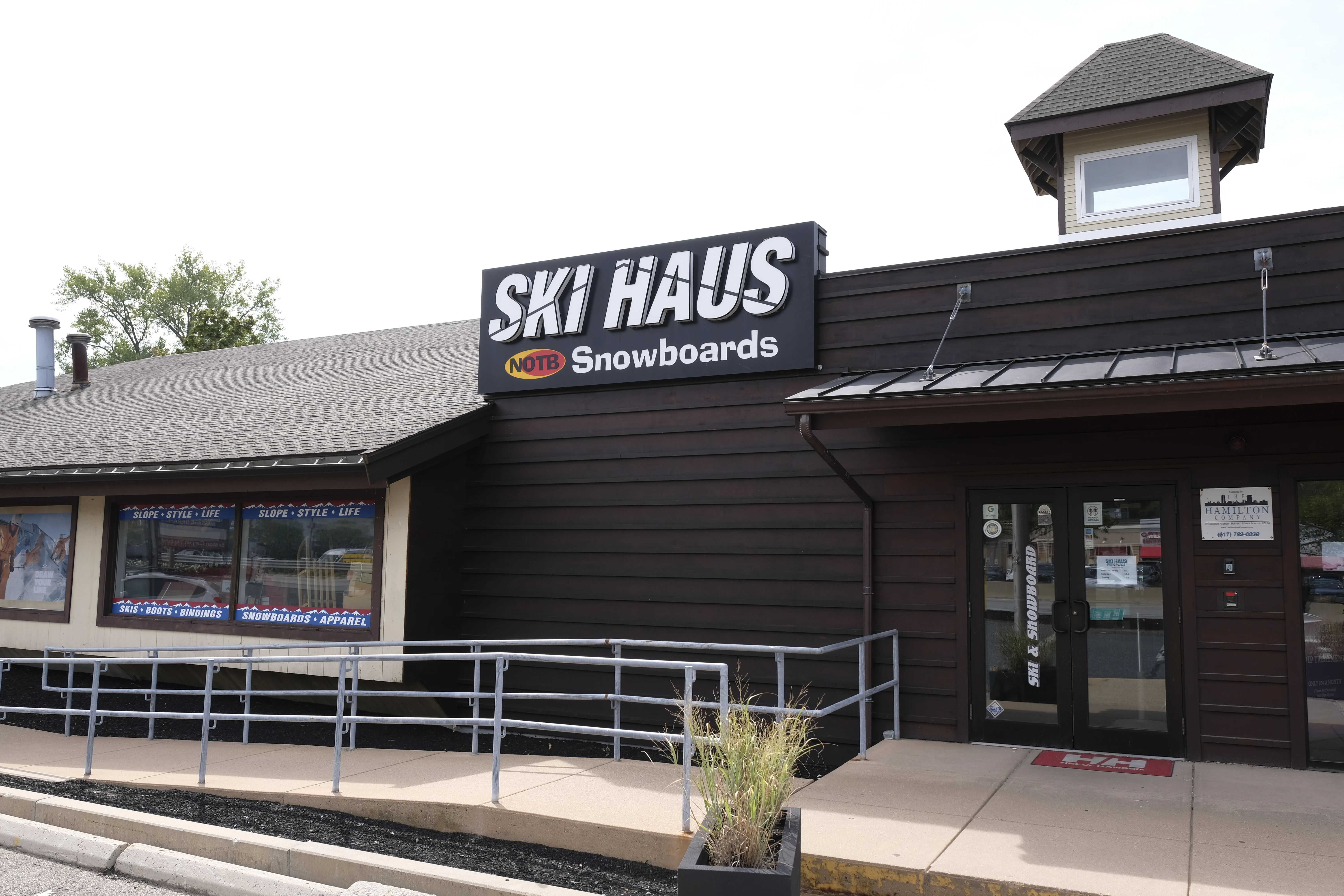 store, location, Framingham, MA