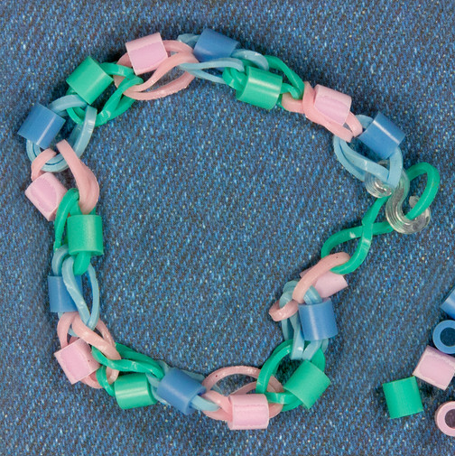 How to make a rubber-band bracelet with a clothe pin - simplekidscrafts 