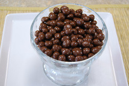 Imagine the mouth-watering combination of delicious Dried Blueberries dipped in smooth and creamy milk chocolate. This bulk 5 pound resealable bag is the perfect size for entertaining and regular snacking.