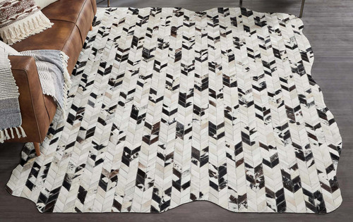Cowhide Mosaic Chevron Rug - White/Black - 7 x 10