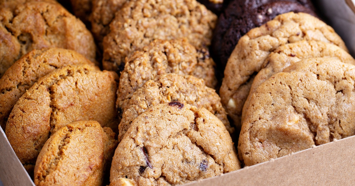 Bakery Box Materials: Paperboard vs. Kraft