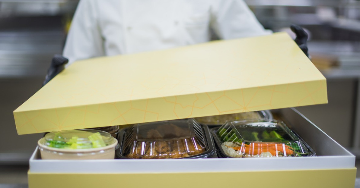 Foil vs Cardboard Catering Boxes for Takeout