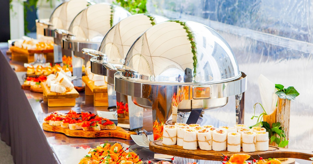 Benefits of Using Catering Food Boxes for Buffets