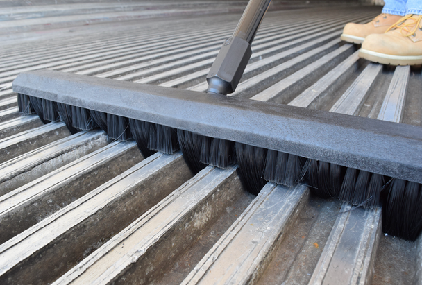 24" Reefer Broom for Refrigerated Trailers & Shipping Containers (1/Each)