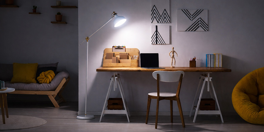 Floor lamp for desk lighting