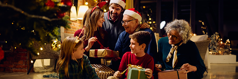 Faimily giving gives out during holidays season