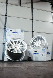 MARCH MADNESS - Work Emotion CR Kiwami 19x9.5+25 / 19x10.5+32 5x114.3 - White 