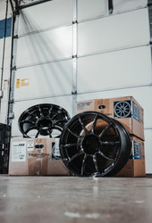 Advan Racing RZII 18x10.5+15 5x114.3 - Black Chrome 