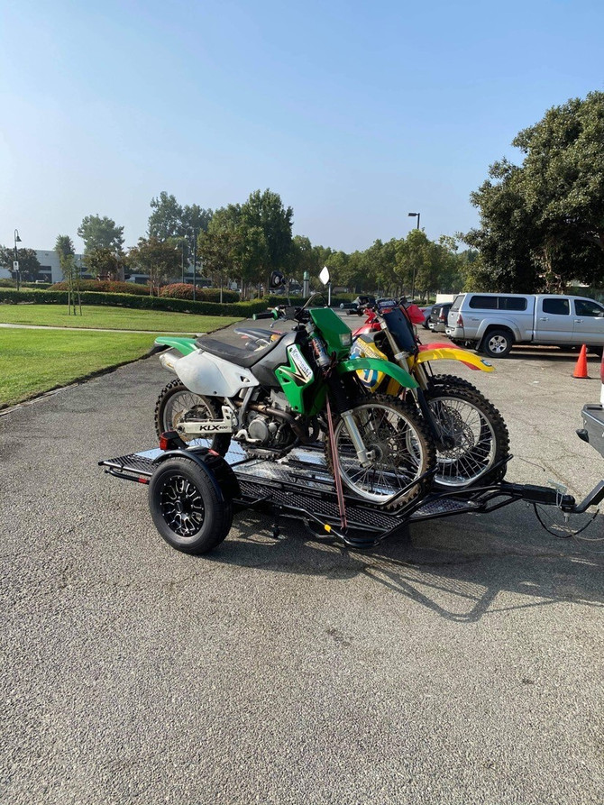 Trinity Stand Up Motorcycle Trailer – black powder-coated three-rail trailer with integrated ramp