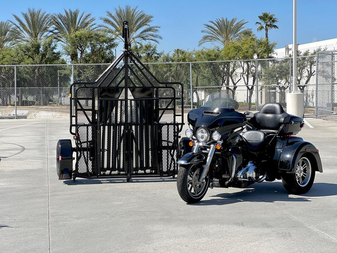 Trike and Spyder trailer front angle with ramps extended
