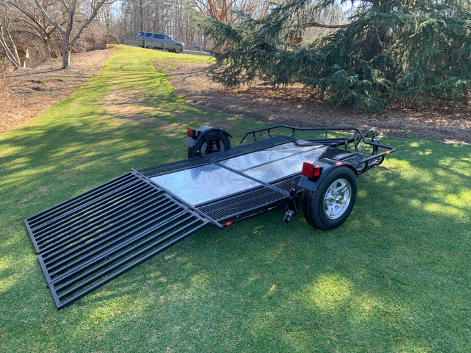 Side-angled view of Trike and Spyder trailer deck and frame