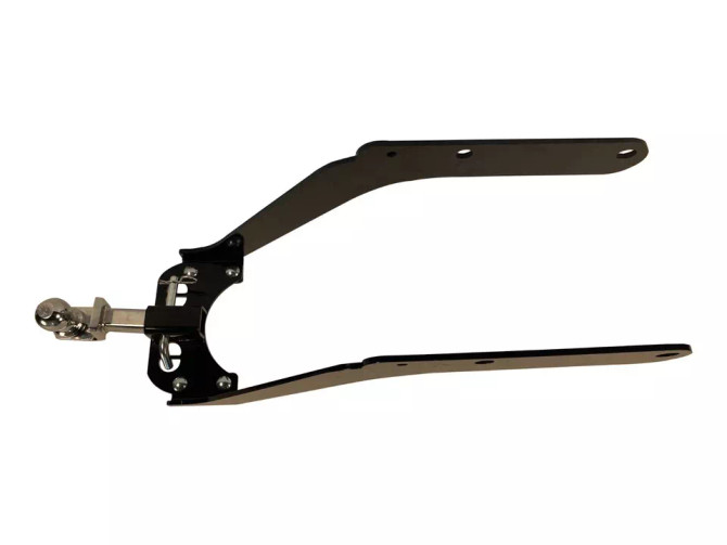 Side view of trailer hitch assembly on Harley Softai