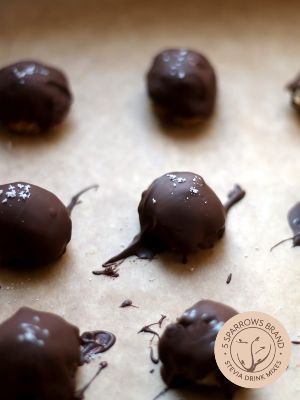 recipe-photo-salted-caramel-peanut-butter-protein-balls.jpg