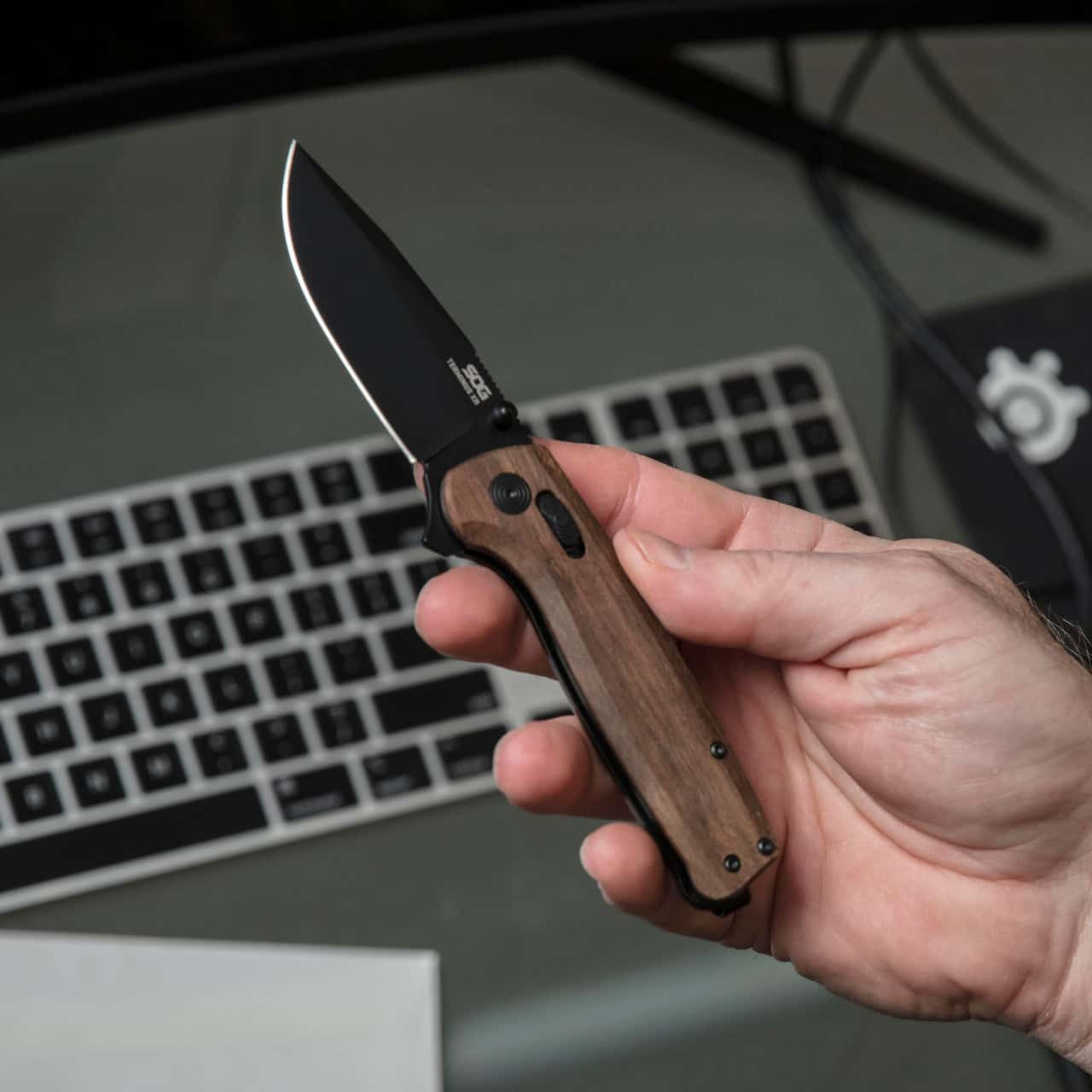Terminus XR - Walnut Handle
