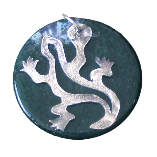 LUCKY LIZARD ON MOSS AGATE