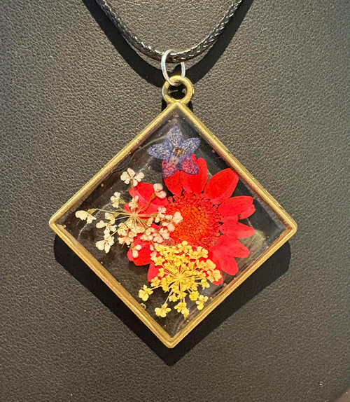 Handmade Resin Poured Red Dried Flowers Diamond Shape Pendant Necklace