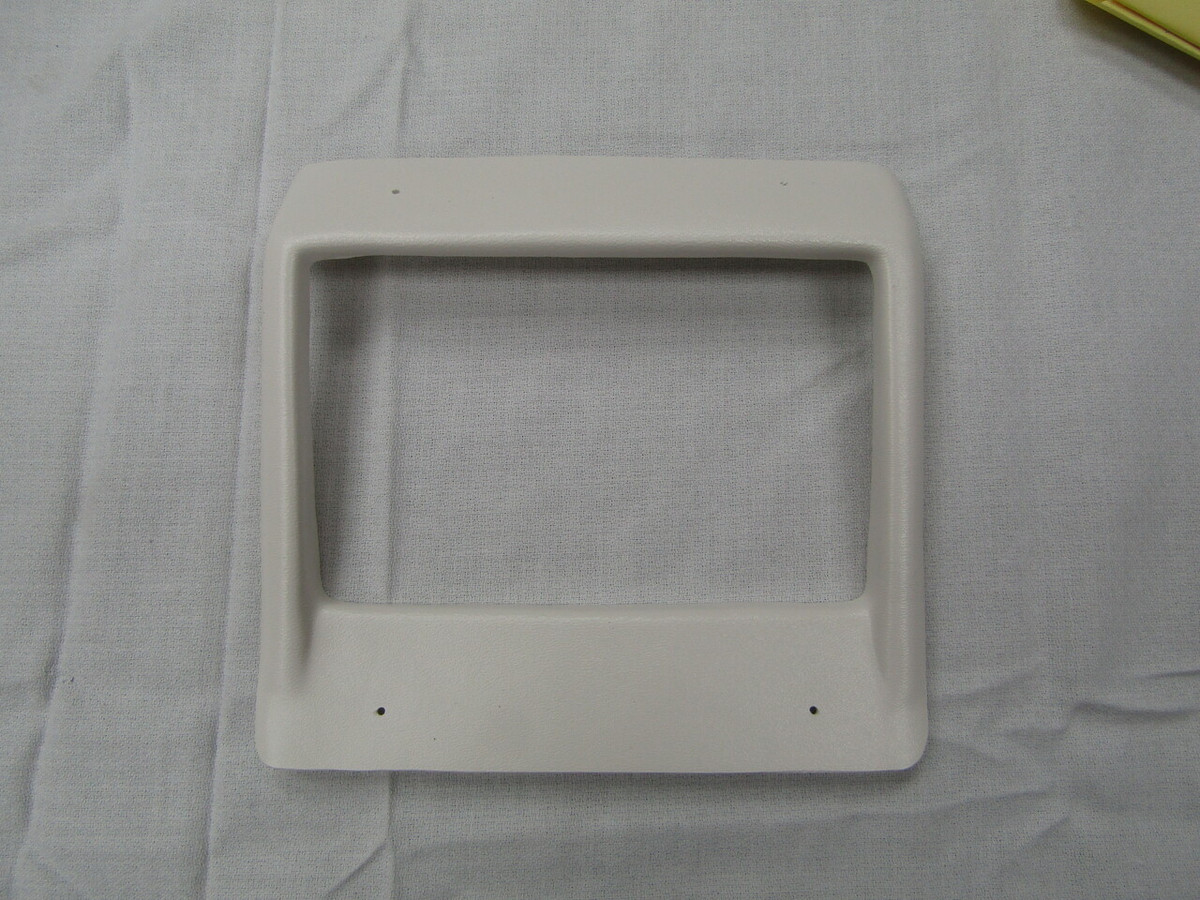 Cessna 172 air filter cover. 0552233-5