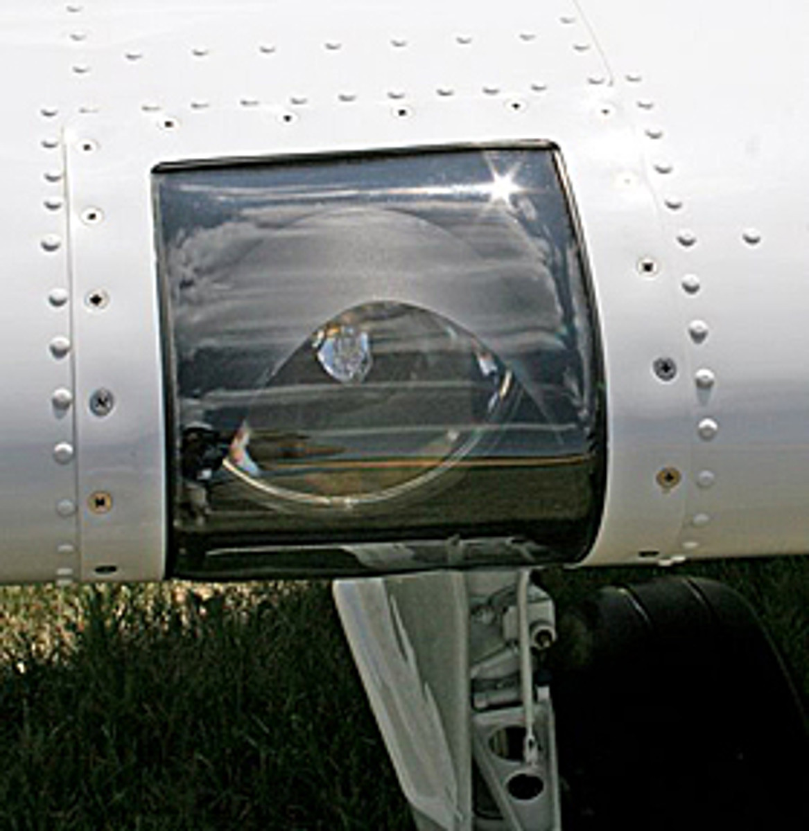 Beechcraft Bonanza High Intensity Discharge Light