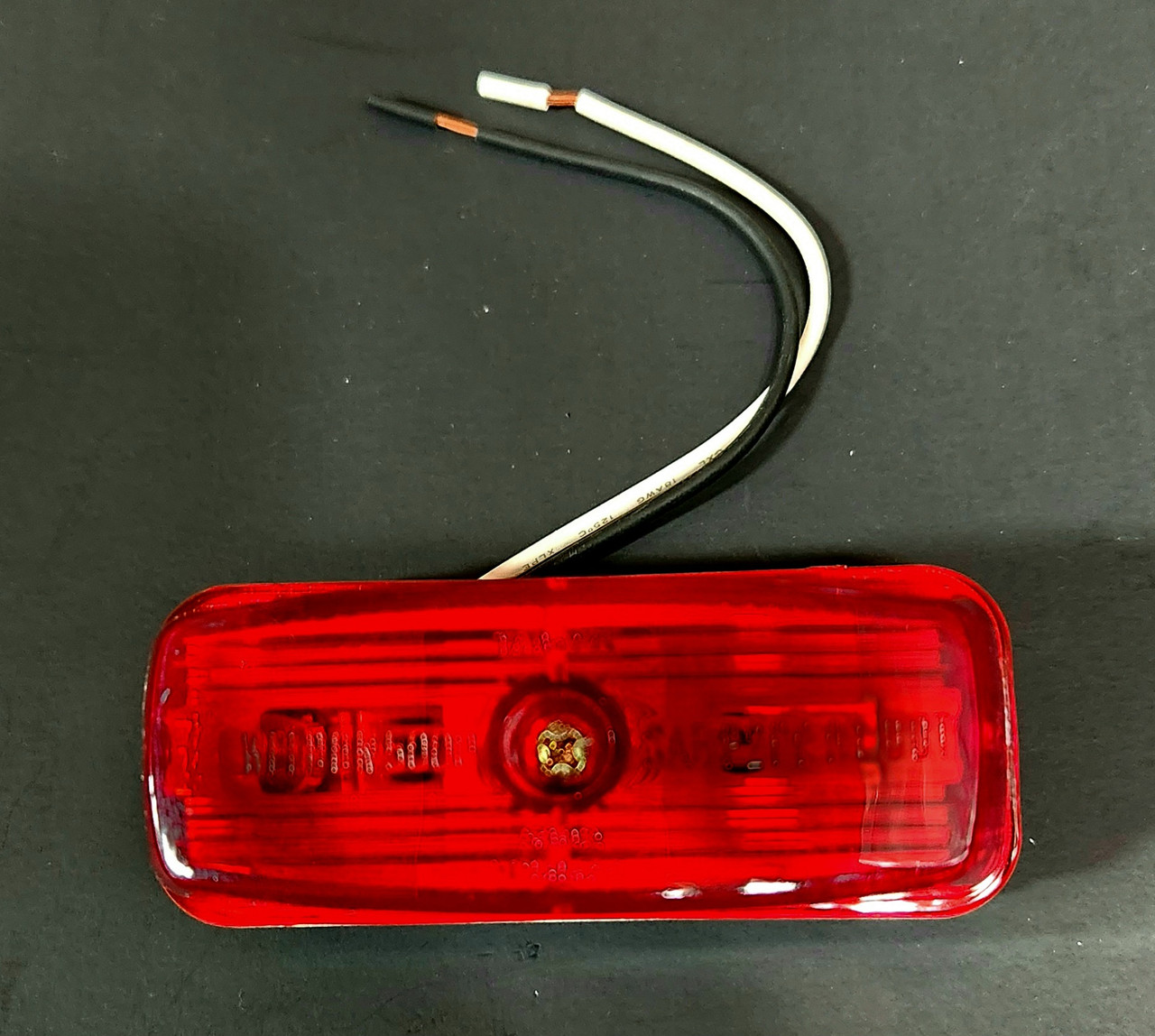1-5000-1406, Red 2 Wires 5000 Series Marker Light