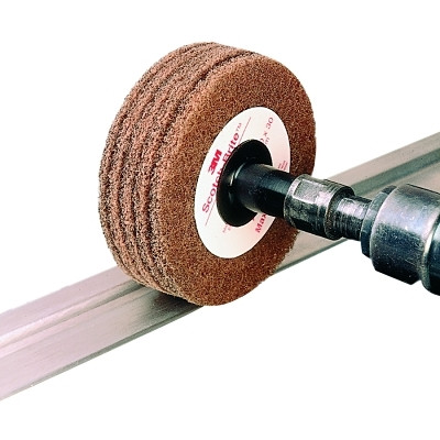 Scotch-Brite 7000045941 Cut and Polish Disc D5, Aluminum Oxide Medium, 3 in dia x 1-1/4 in L x 1/4 in, 10000 RPM, Tan