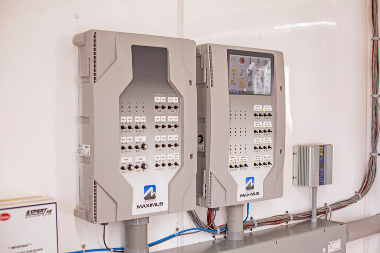 How Smart Controllers Improve Barn Environment and Daily Operations
