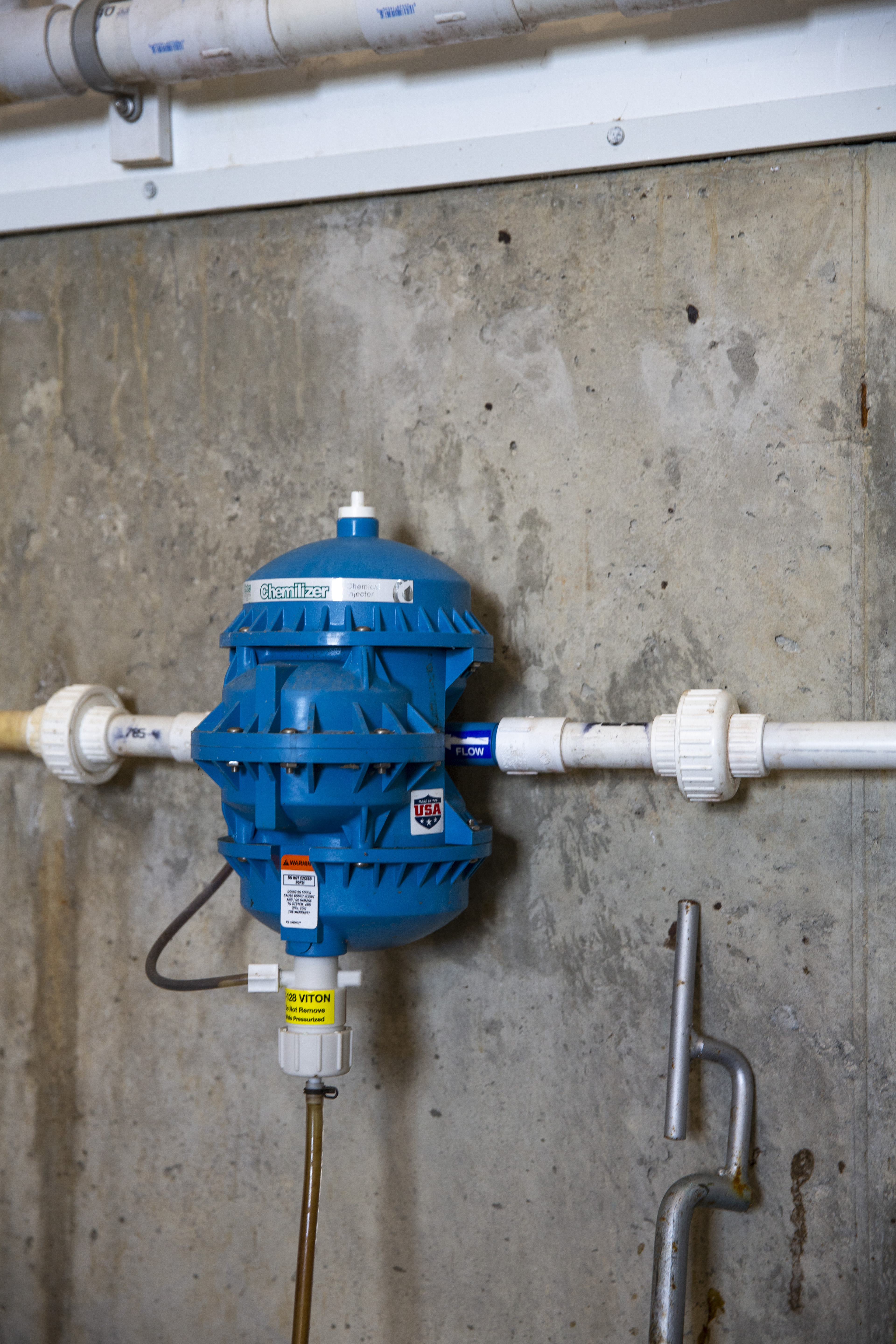 Choosing the Right Medicator/Injector for Your Livestock Barn - Farmer Boy