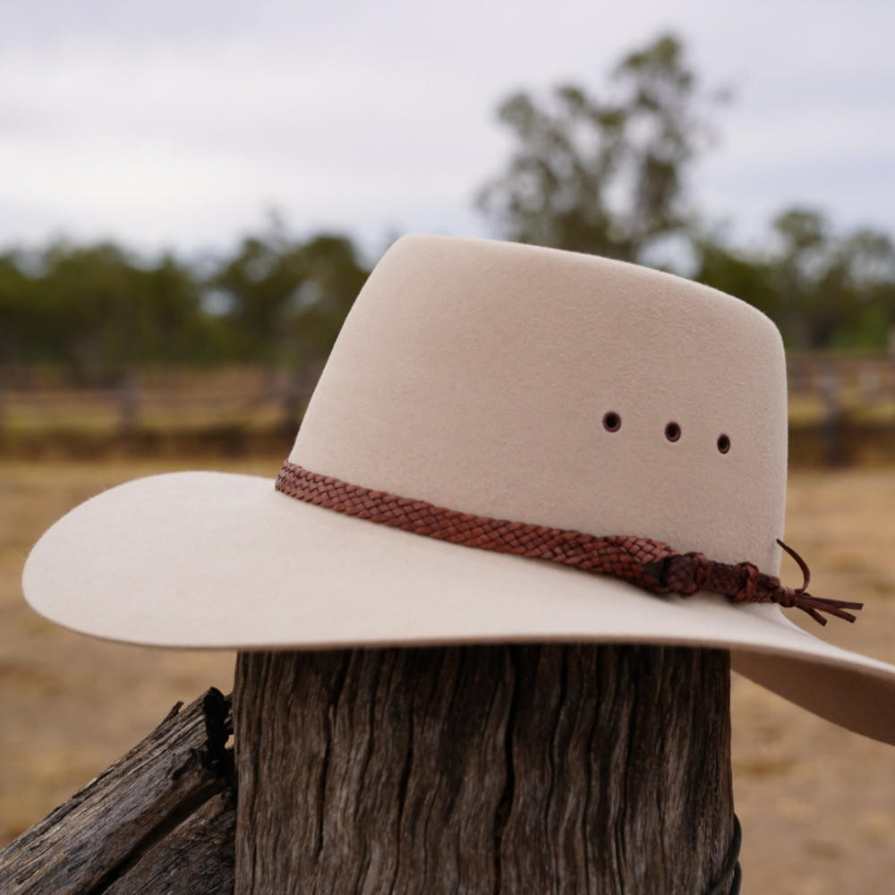 Akubra Redgum in Sand