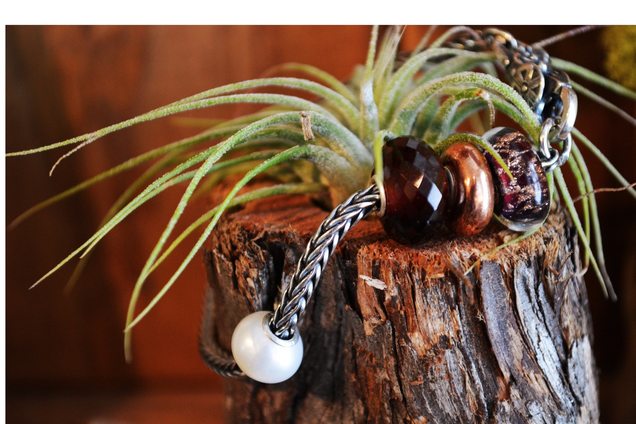 カラフルビーズのストラップTrollbeads Calming Shelter – Trollbeads