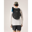 Arc'teryx Norvan 14 Vest - Unisex - Black - on model