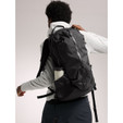 Arc'teryx Arro 22 Backpack - Black II - on model