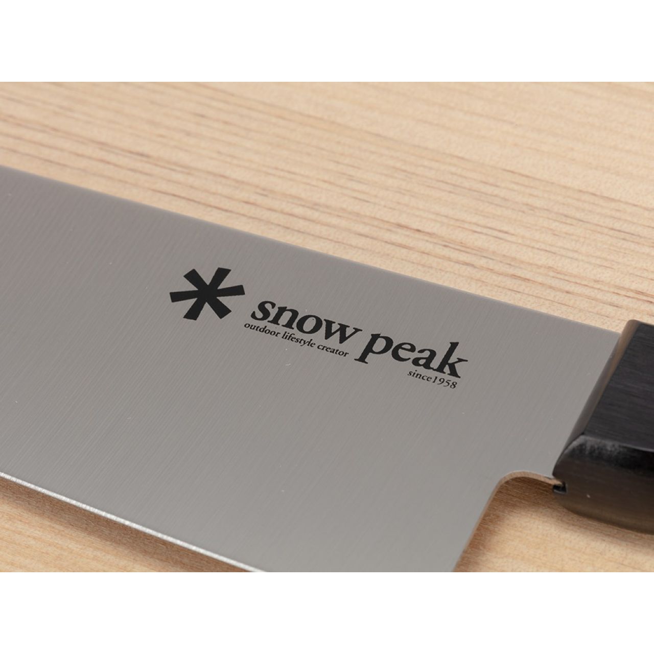 Snow Joe EatNeat 8Piece Knife Set W Cutting Board Knife Block