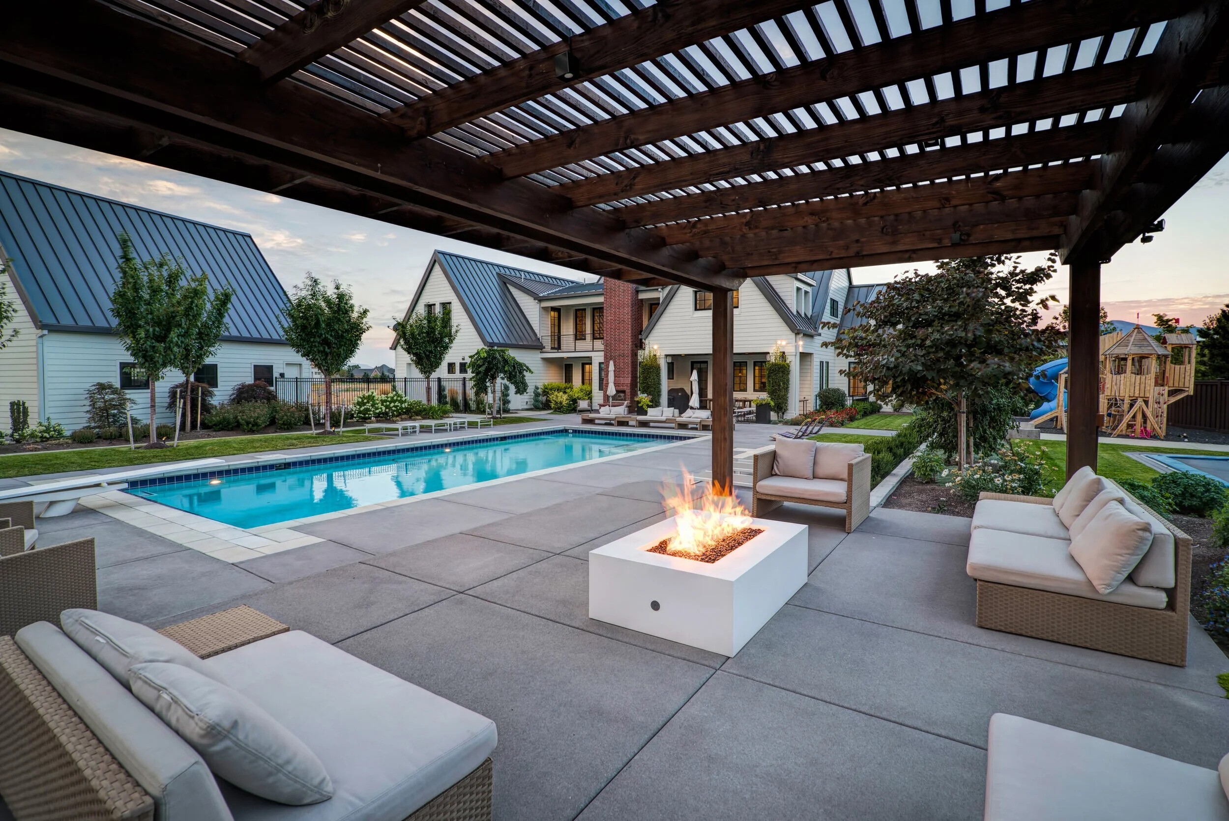Fire pit in outdoor setting