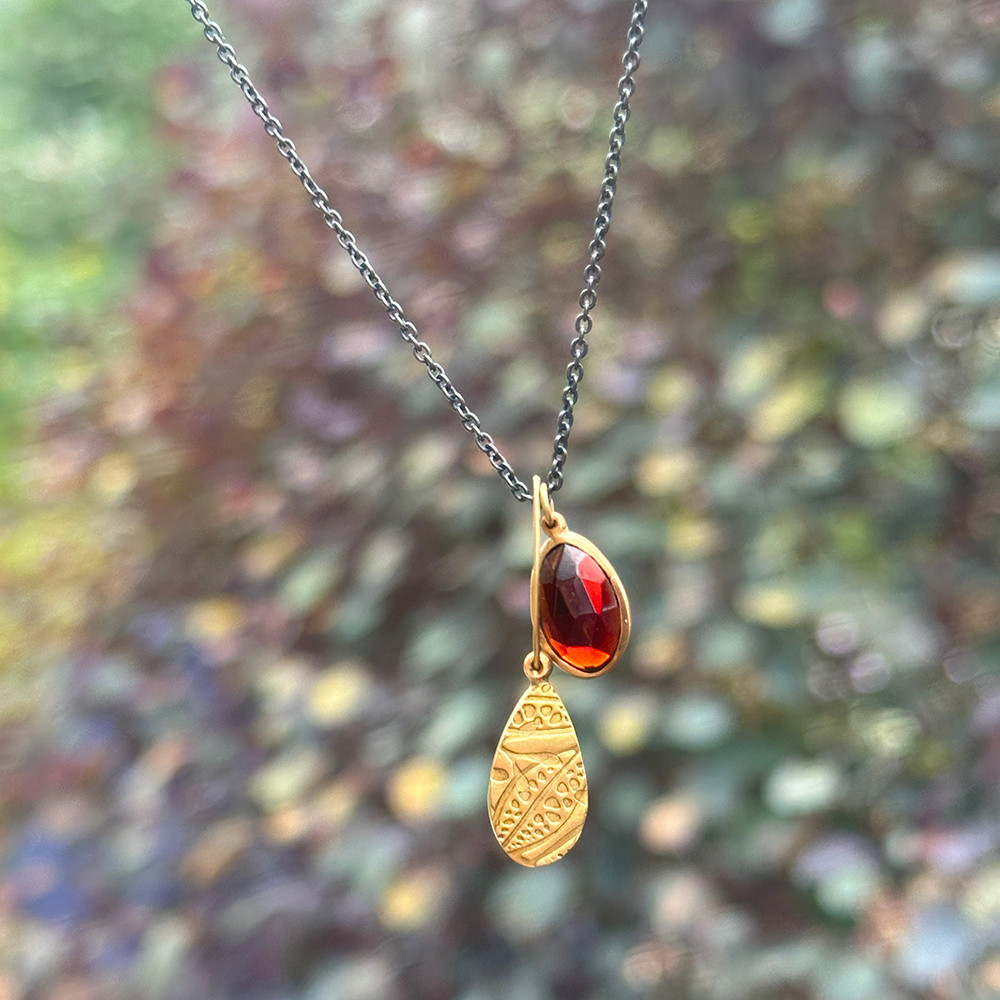 Noir leaf duo necklace - 18ct gold, silver & garnet