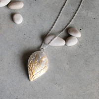 Cockatoo tear drop pendant 