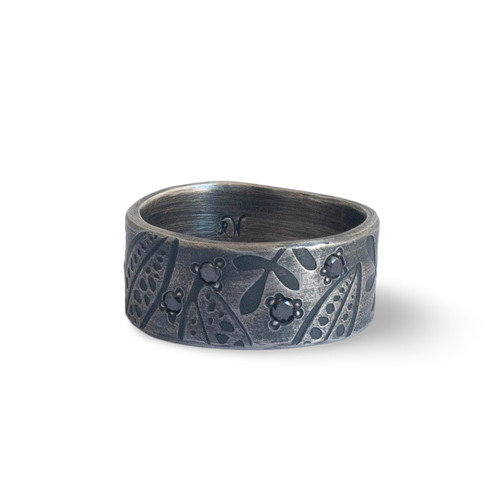 Foliage imprint sterling silver band ring with black diamonds