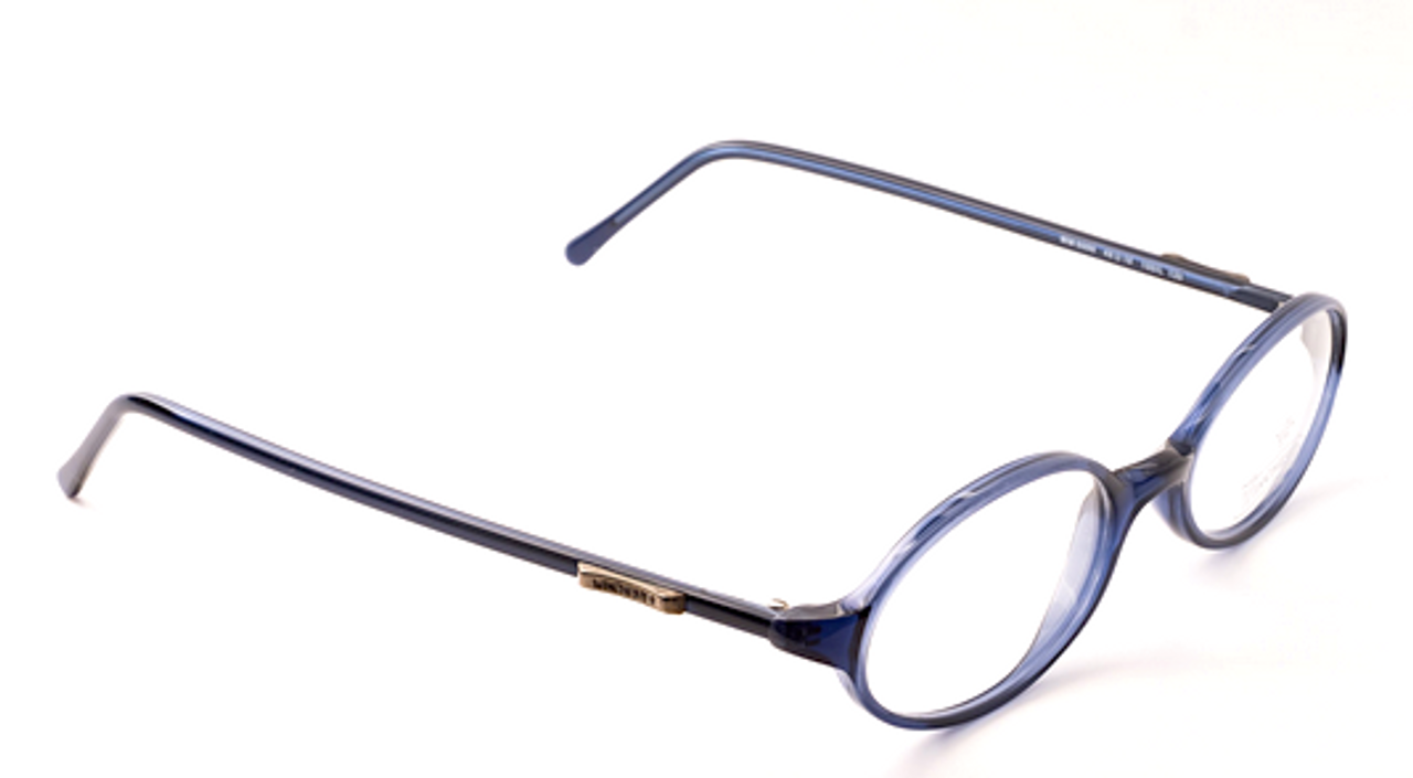 Stylish and sophisticated finish to these spectacles.