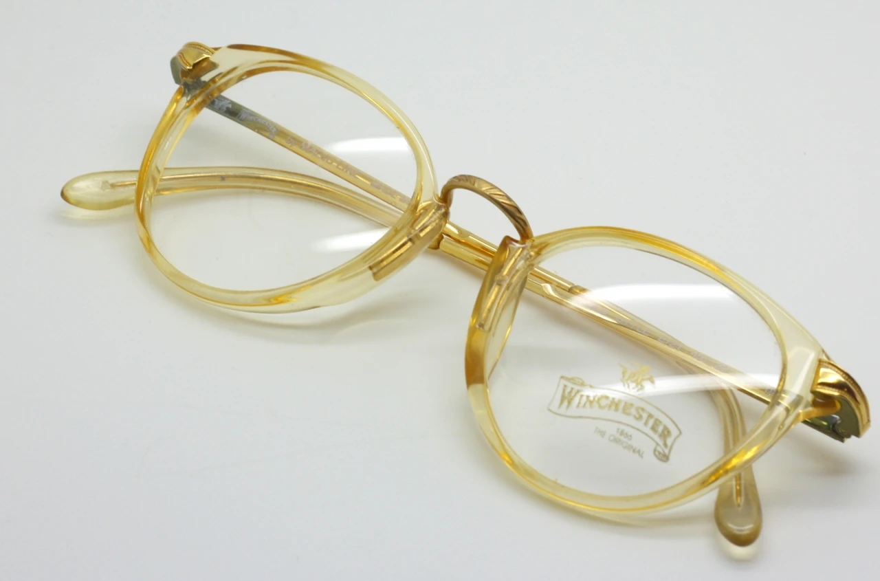 Retro acrylic frame by Winchester
