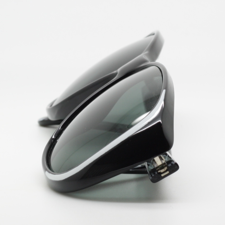 Striking Vintage Polaroid Sunglasses 8956 A