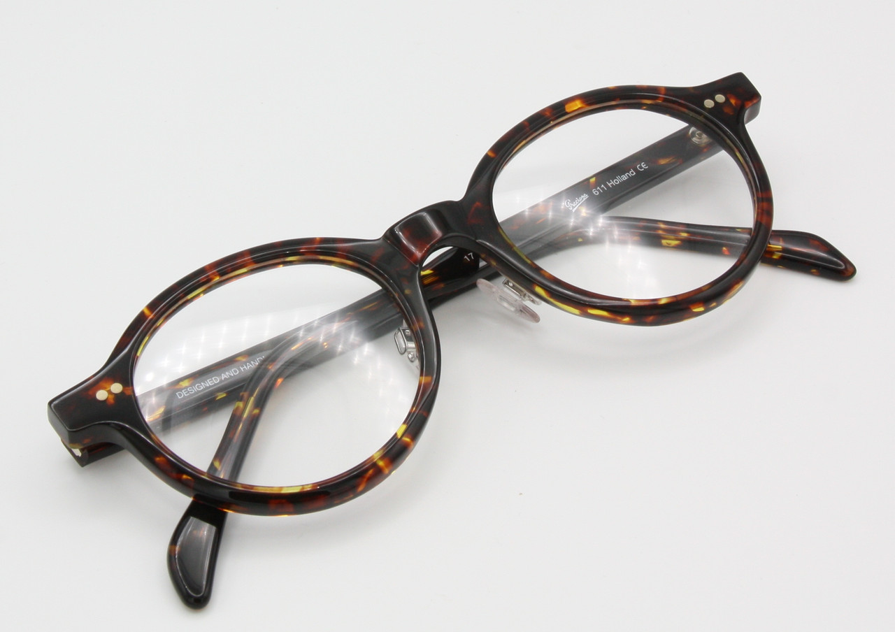 Suitable for prescription or sunglass lenses.