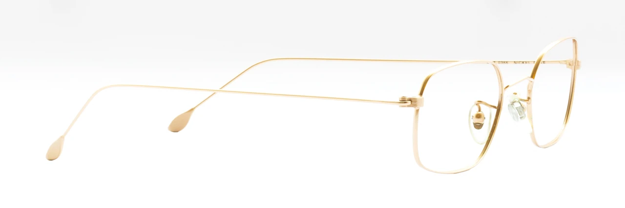 Suitable for prescription or sunglass lenses.