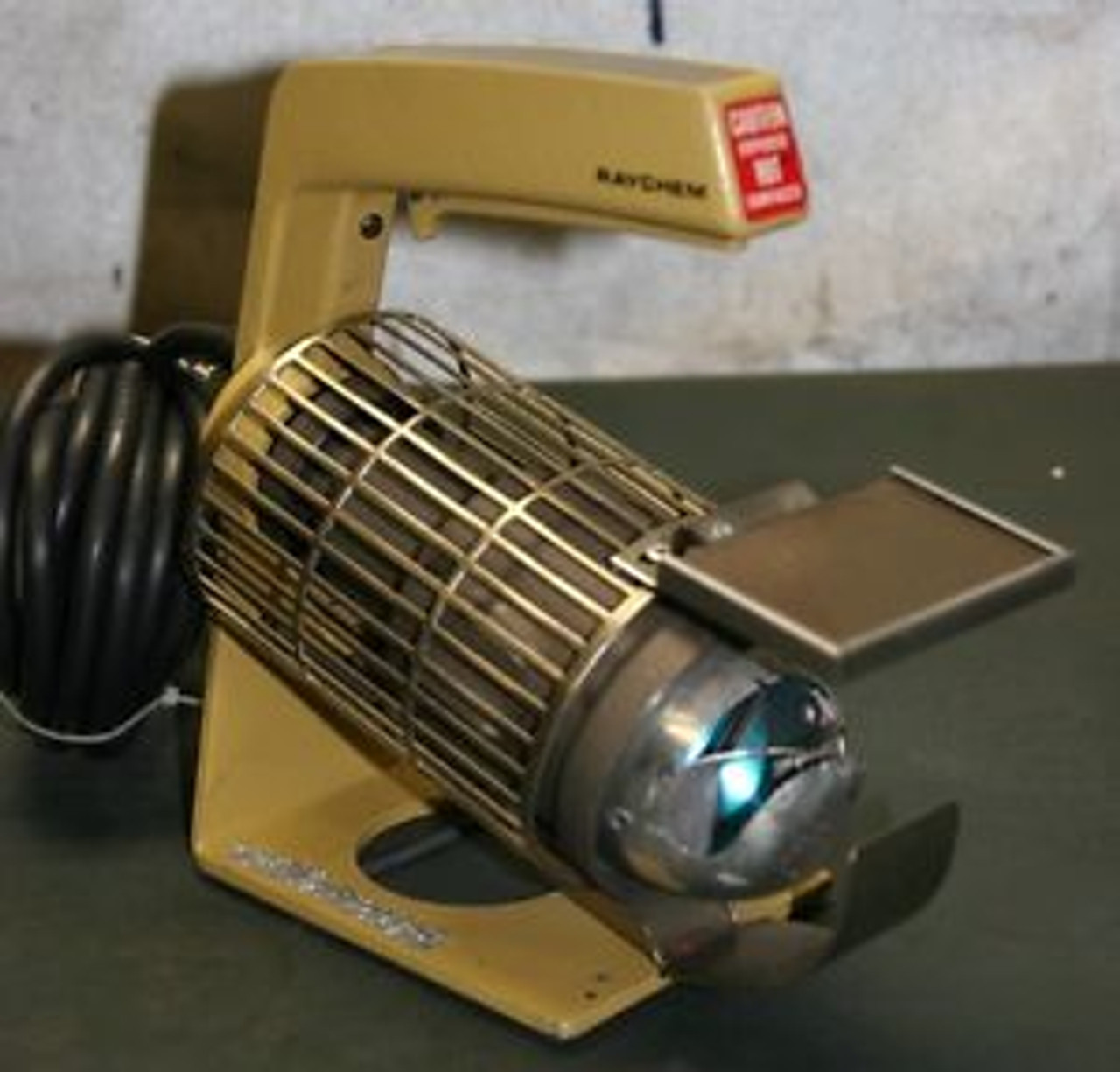 IR550 Infrared Heat Gun Mfg.: Raychem Condition: Used