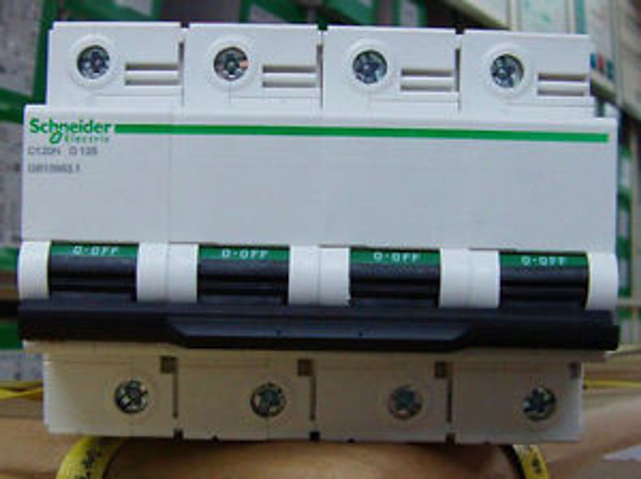 Модульные автоматические выключатели schneider electric. 120 c 40 c. 120 c 40 c. Автоматический выключатель 100а шнайдер электрик. Предохранитель темп.