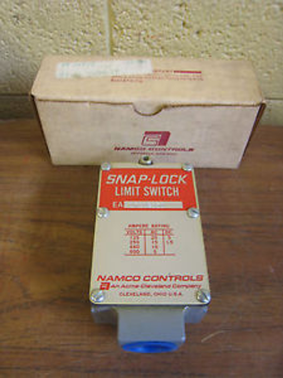 New Namco Controls EA17012100 EA17012100 D2400XSR SnapLock Limit